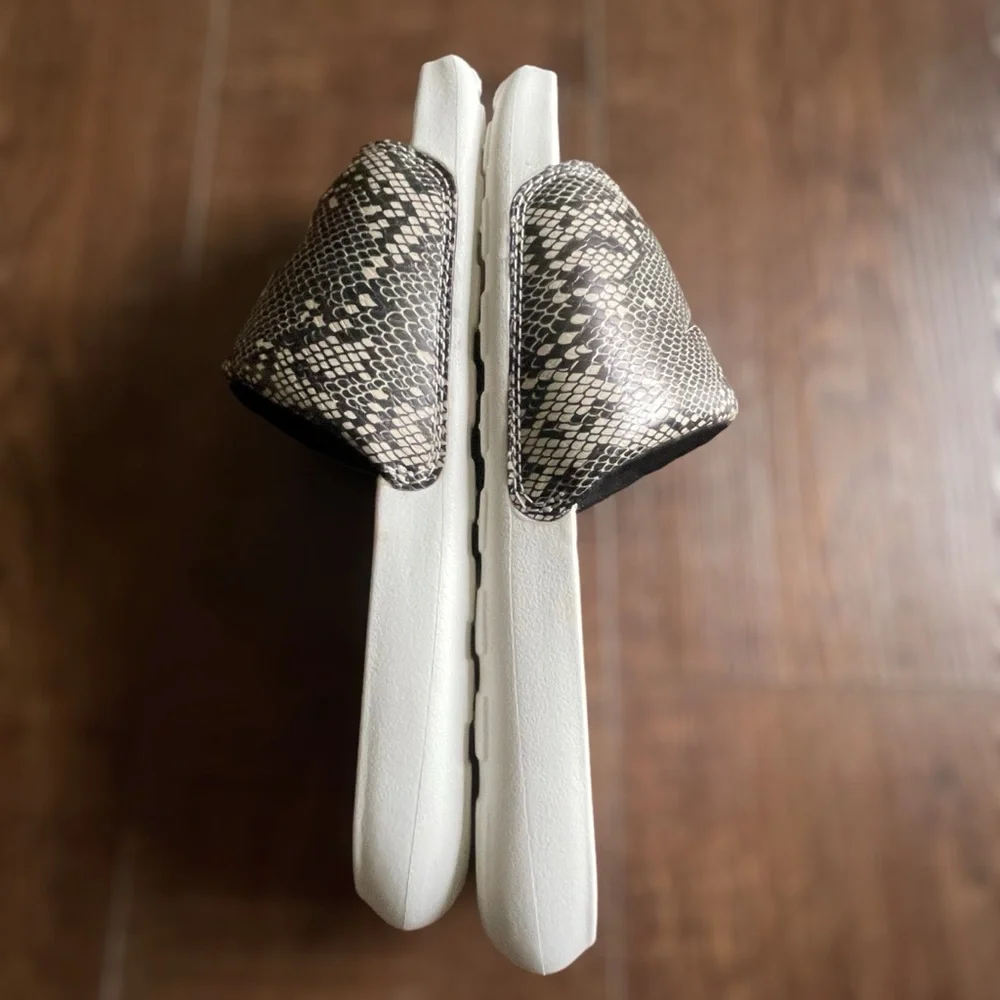 NIKE Animal Print Slides • Size 9 • Women - Picture 5 of 10